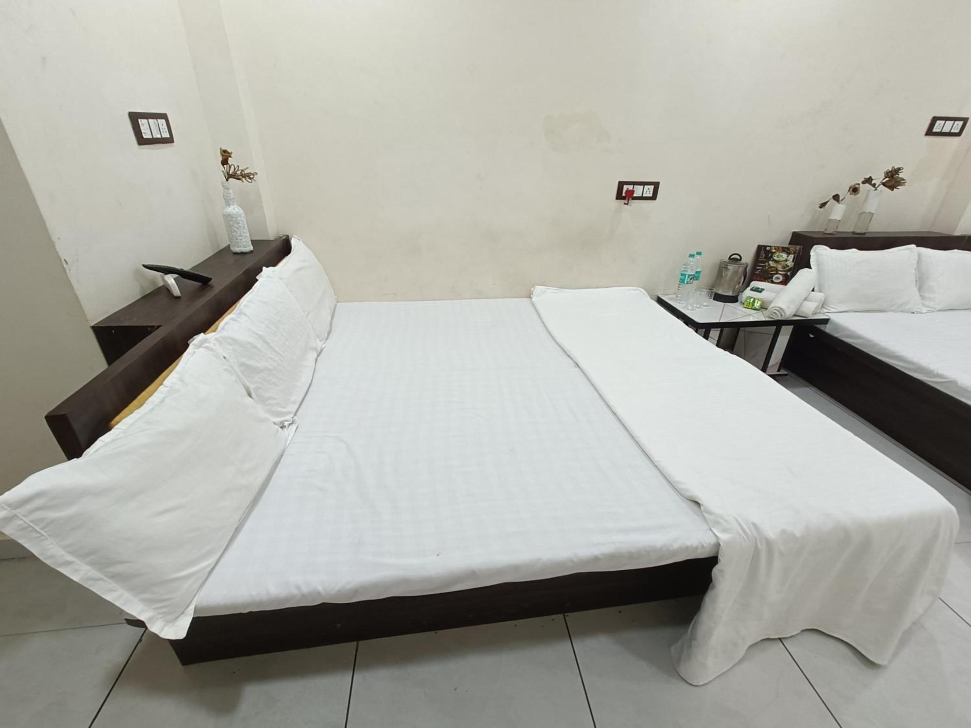 Treebo Yatri Grah Kshipra T Hotel Ujjain Exterior photo