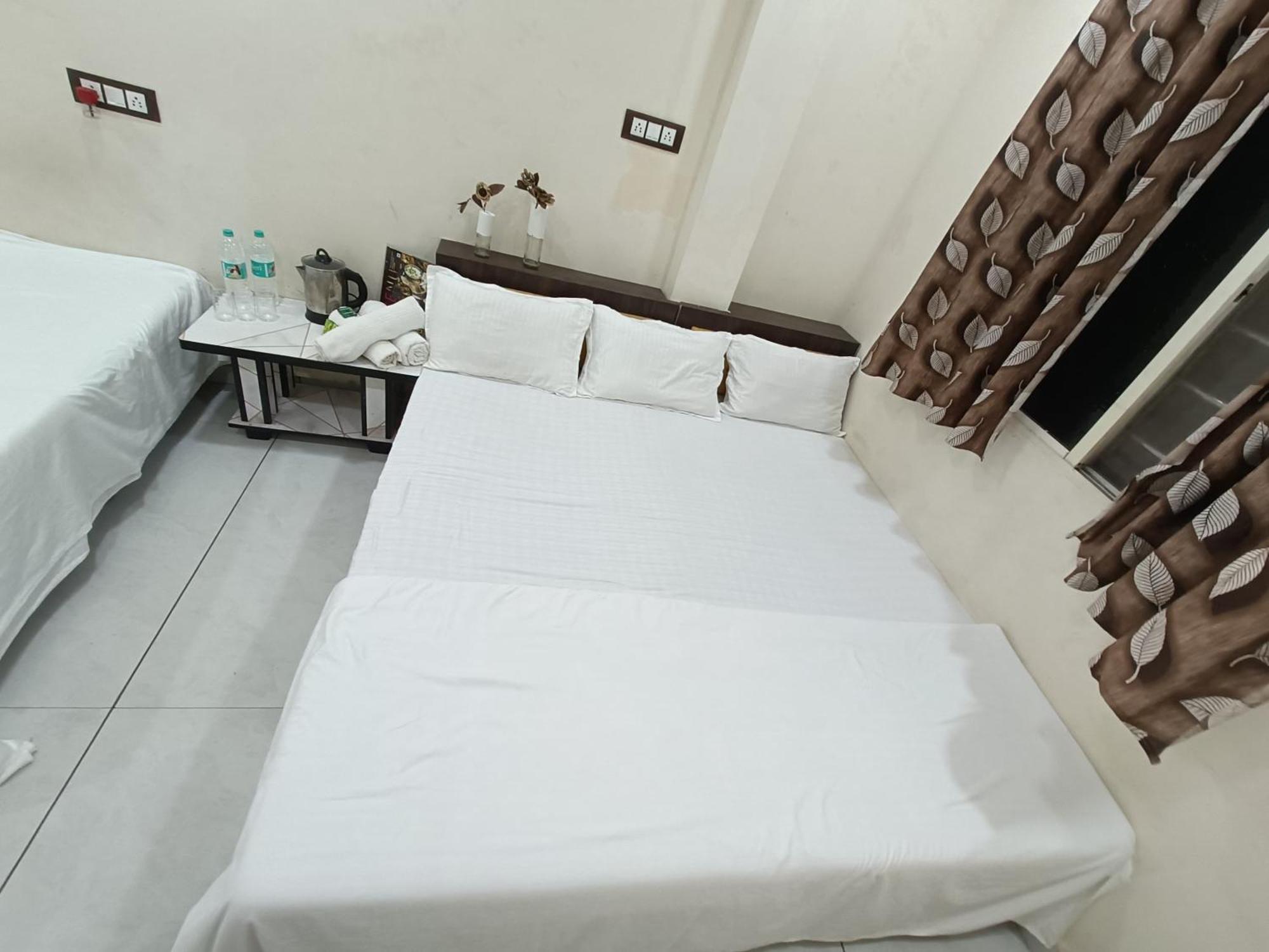 Treebo Yatri Grah Kshipra T Hotel Ujjain Exterior photo