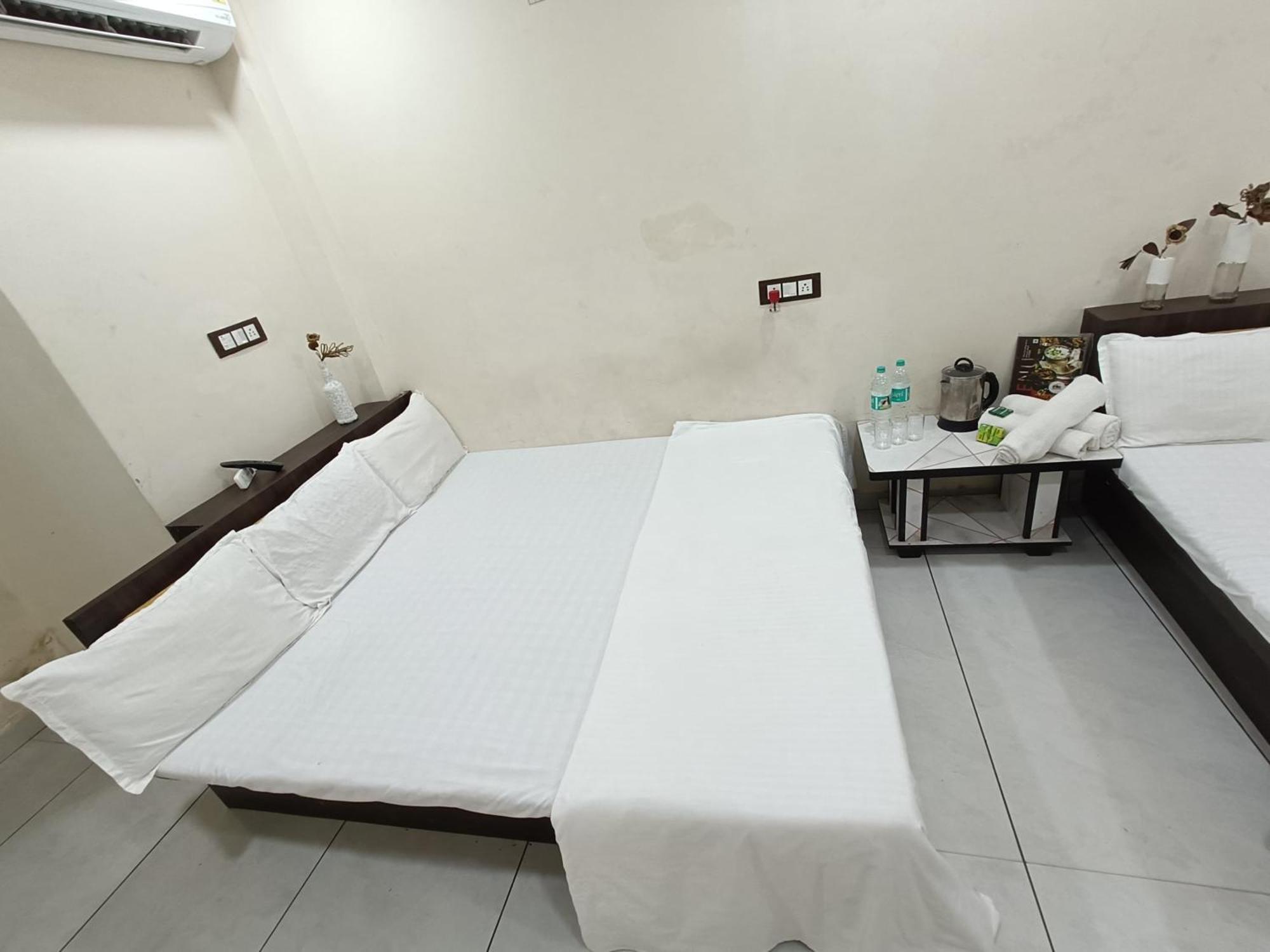 Treebo Yatri Grah Kshipra T Hotel Ujjain Exterior photo